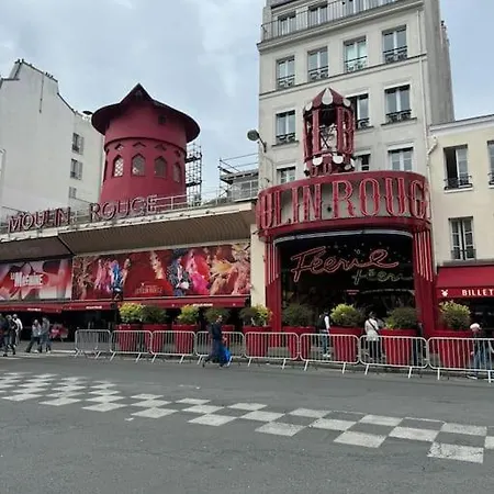 Au Moulin Rouge Апартаменты *